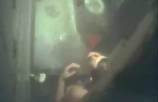 XXX ve yüzü jizz ile sıçradı, Yeterince mutlu görünüyor, ama yasli kadin anal sex onun için