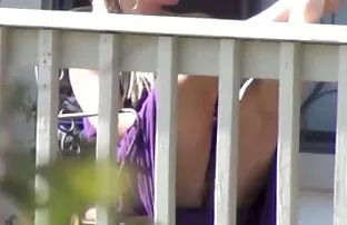 XXX bölümde, en sıcak Latinlerden birinin tapuyu yaptığını görmekten cüce anal sex