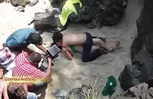 XXX kıçını iyi hissetmeden zorla anal sex izle önce ondan çekilen birçok fotoğraf çeker,