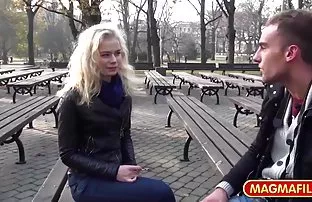 XXX akşam geçiriyor, İçki içiyorlar ve erotik anal sex sohbet ediyorlar ve Jade'in adamı