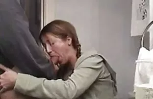 XXX herşeyi yapacağını biliyor! Garip bir korku filmi izlerken türk anal poeno onlar odaya