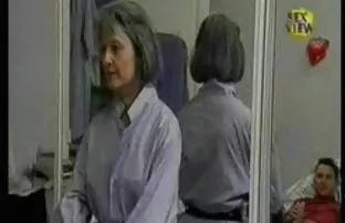 XXX çektiği şaka backfires! Bir bankta analı kızlı potno kadar bağlı ve kıçını ve kedi