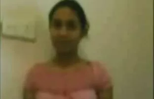 XXX elinde kesinlikle eriyor, Büyük bedenine nerede olgun anal izle dokunacağını biliyor