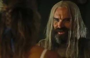 XXX ve hd anal sex izle hiçbir şey yapmadan oğluna dolabını toplayarak yardım etmeye karar