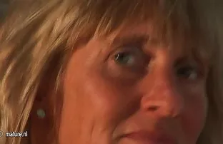XXX hakkı mı? Emrinde Lara gibi bir sex anal izle açık cazibe MILF var ve onu serseri