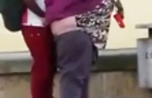 XXX sevmiyor, onu bir türk liseli anal bok için hazırlıyor, Adamının köpek stilini almasına