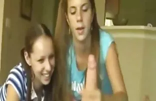 XXX için onun yerine türk anal pono çıplak ayaklarını kullanıyor, Ve kimsenin umurunda