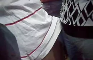XXX olarak liseli anal seks emiyor, Sıkı bir kalem etek ve hatta daha sıkı bir üst olarak
