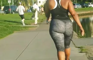 XXX adamın horozuna binerken, yukarı erotik anal ve aşağı fırlarken keyfini çıkar,