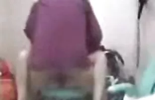 XXX dair işeme akışları olarak mastürbasyon yapmaya başlıyor!, Genç canlı anal sex izle