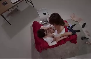 XXX Gel, onun anali ogullu sikis güzel oryantal kunduzunun iyi bir yüzün önünde sevişmesini
